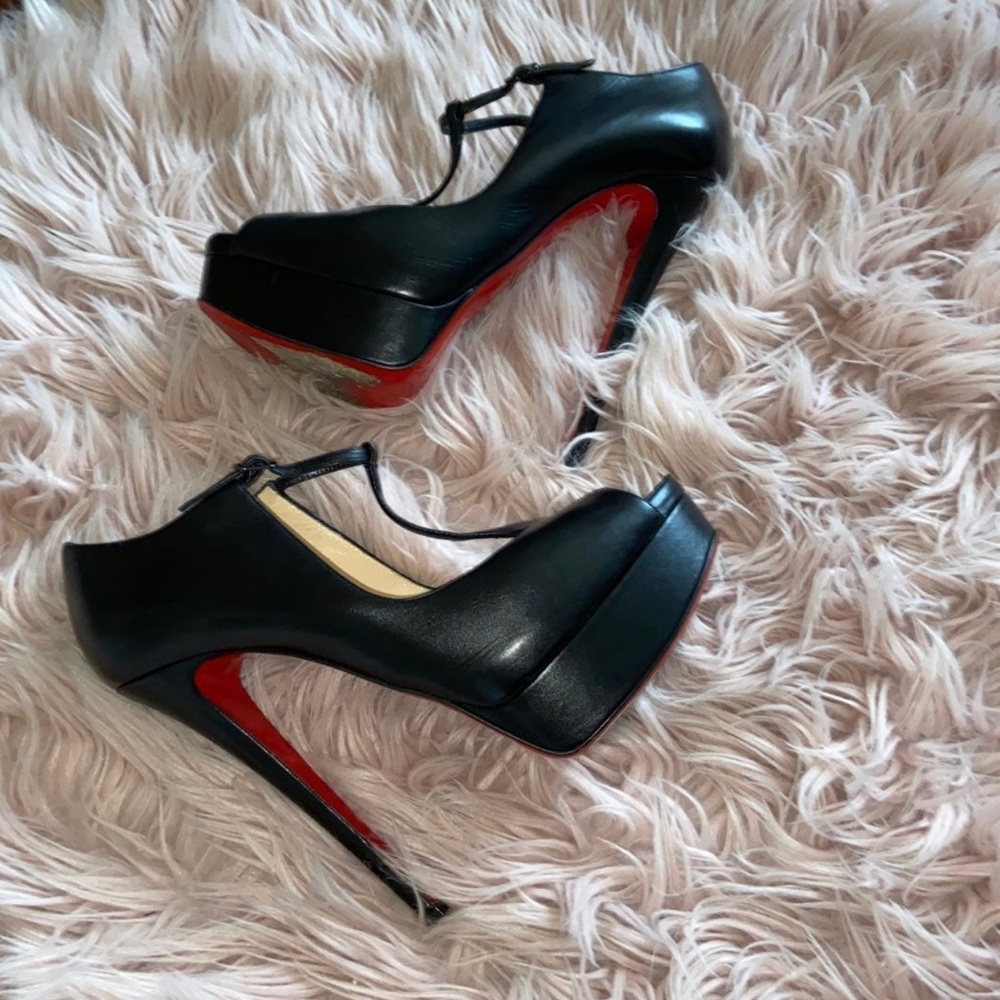 Christian Louboutin Pump peep toe